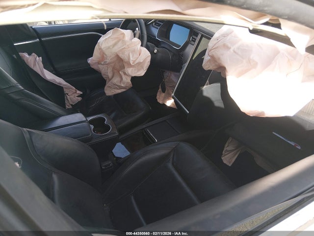 2015 TESLA MODEL S 5YJSA1E2XFF117939 Photo 4