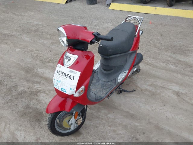 Genuine Scooter Co. Buddy 125 2014 RFVPAC207E1016407 Image 2