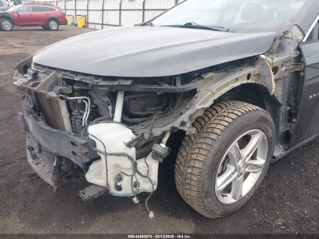 1G1ZC5ST0NF185733 Chevrolet Malibu Fwd 1fl