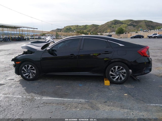 Honda CIVIC EX 2018 2HGFC2F75JH607849 Image 14