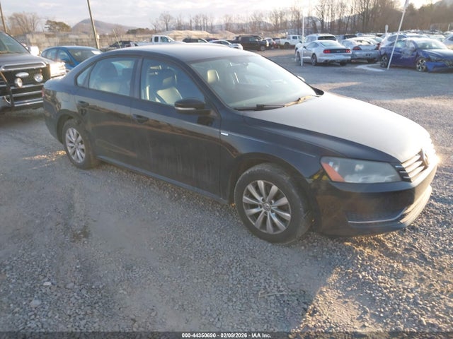 2015 VOLKSWAGEN PASSAT 1VWAT7A38FC013158