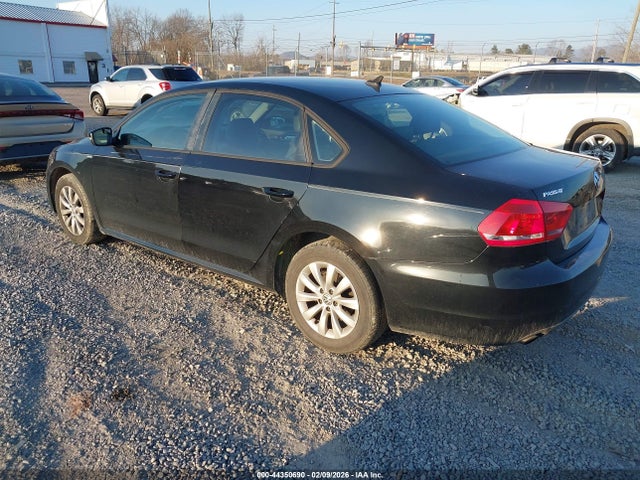 2015 VOLKSWAGEN PASSAT 1VWAT7A38FC013158 Photo 2