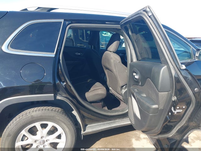 1C4PJMCB6HW565328 Jeep Cherokee Latitude 4x4