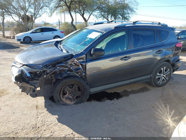 JTMZFREV9GJ072303 Toyota RAV4 LE