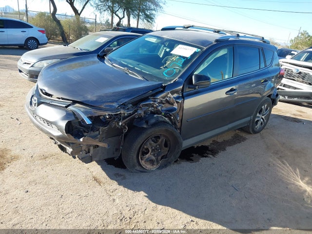 JTMZFREV9GJ072303 Toyota RAV4 LE