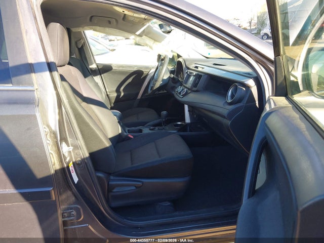 JTMZFREV9GJ072303 Toyota RAV4 LE