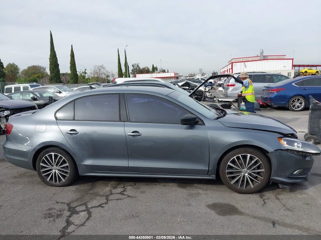 3VWD17AJ0GM293692 Volkswagen Jetta 1.8t Sport