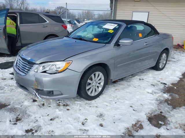 2013 Chrysler 200 Touring მანქანა იყიდება აუქციონზე, vin: 1C3BCBEG4DN678538, აუქციონის ნომერი: 44350838