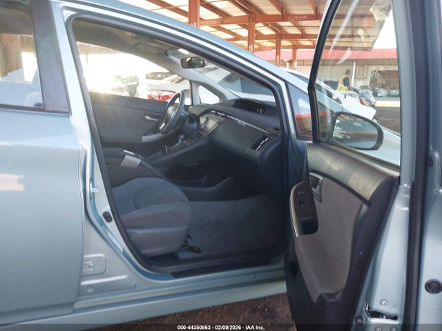Toyota Prius Three 2015 JTDKN3DU0F1880001 Image 5