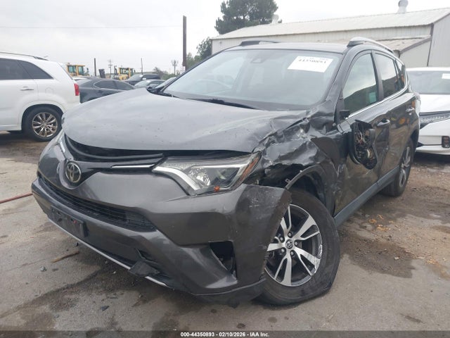 Toyota Rav4 Xle 2018 2T3WFREV9JW484491 Image 2