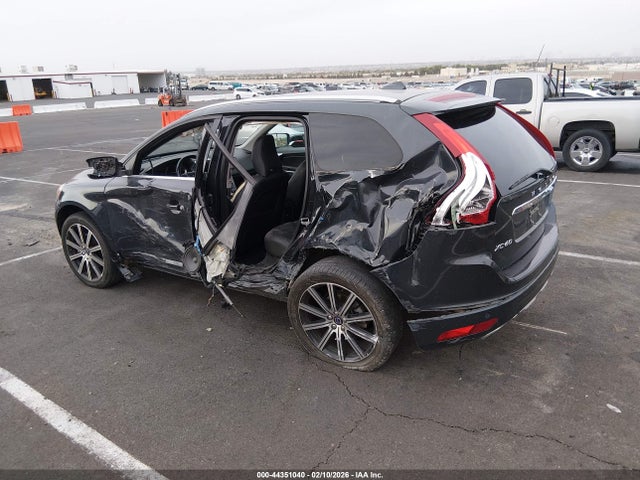 2016 VOLVO XC60 YV449MDM1G2867852 Photo 2