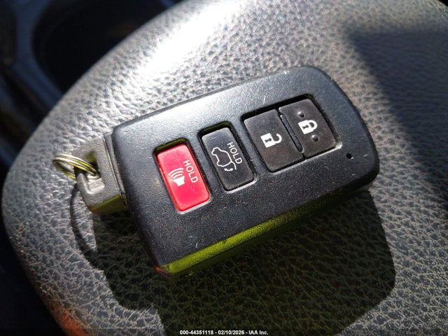 JTMRJREV9HD149315 Toyota Rav4 Hybrid Xle