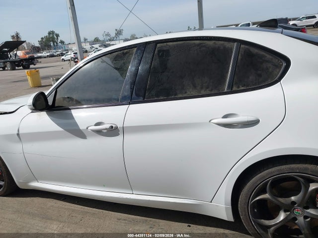 Alfa Romeo Giulia Ti Rwd 2017 ZARFAECN2H7560624 Image 15