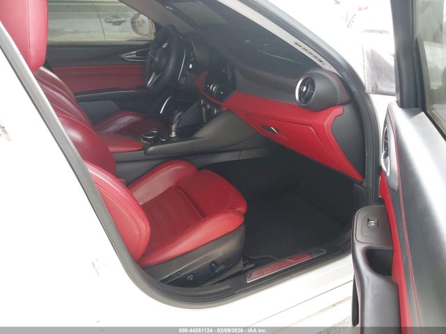 Alfa Romeo Giulia Ti Rwd 2017 ZARFAECN2H7560624 Image 5