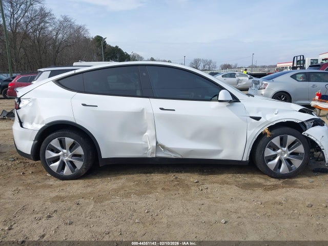 Продаж на аукціоні авто 2024 Tesla Model Y Long Range Dual Motor All-wheel Drive, vin: 7SAYGDEE6RA266776, номер лоту: 44351143