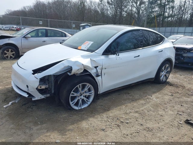 2024 TESLA MODEL Y 7SAYGDEE6RA266776 Photo 1