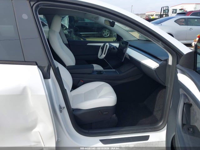 2024 TESLA MODEL Y 7SAYGDEE6RA266776 Photo 4