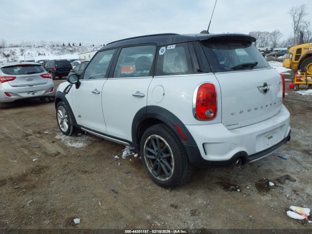 2016 MINI COUNTRYMAN WMWZC5C57GWU00208 Photo 2