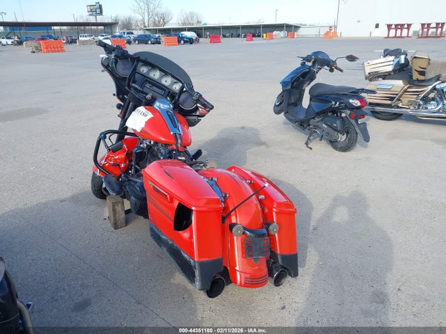 2017 HARLEY-DAVIDSON FLHXS 1HD1KRC1XHB626063 Photo 2