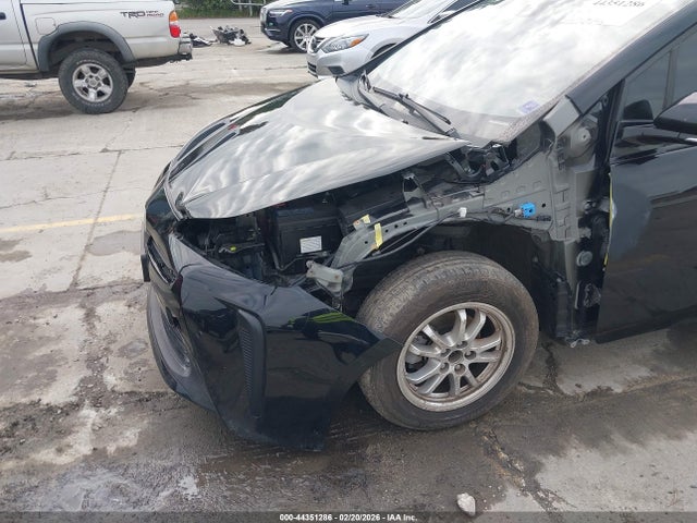 JTDKARFU2L3108904 Toyota Prius Le