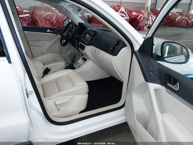 2012 Volkswagen Tiguan Sel მანქანა იყიდება აუქციონზე, vin: WVGAV7AX4CW552141, აუქციონის ნომერი: 44351311