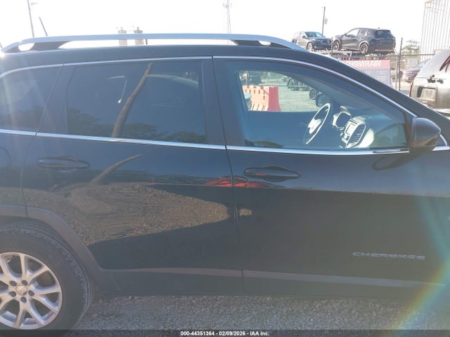 1C4PJLCB2JD537456 Jeep Cherokee Latitude Fwd