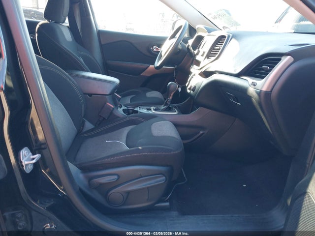 1C4PJLCB2JD537456 Jeep Cherokee Latitude Fwd
