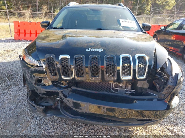 1C4PJLCB2JD537456 Jeep Cherokee Latitude Fwd