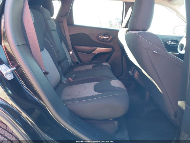 1C4PJLCB2JD537456 Jeep Cherokee Latitude Fwd