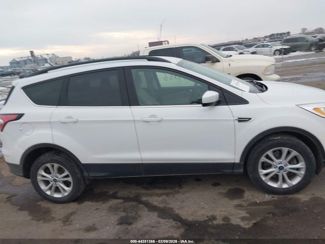 1FMCU9GD4JUA85722 Ford ESCAPE SE