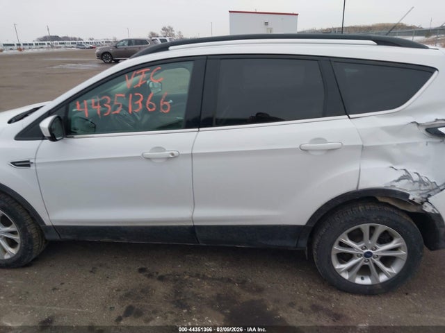 1FMCU9GD4JUA85722 Ford ESCAPE SE