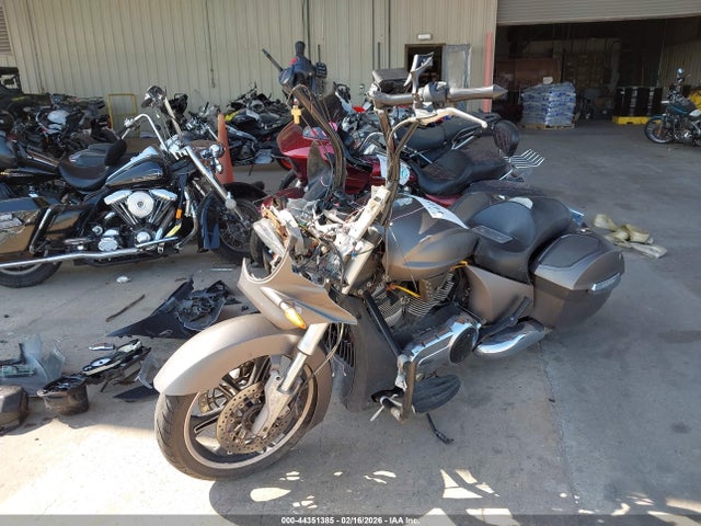 Victory Motorcycles Cross Country 2014 5VPDW36N7E3037512 Image 2