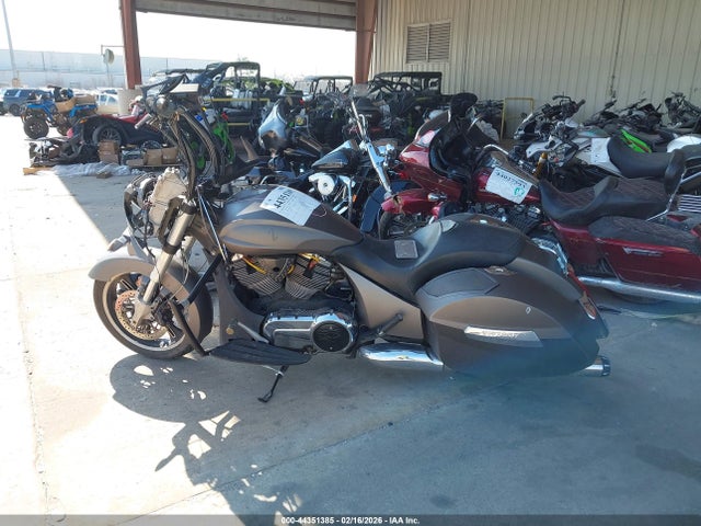 Victory Motorcycles Cross Country 2014 5VPDW36N7E3037512 Image 14