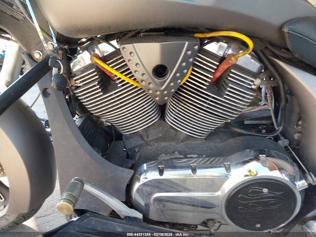Victory Motorcycles Cross Country 2014 5VPDW36N7E3037512 Image 9