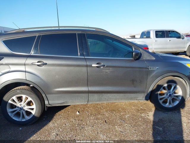 1FMCU0GD0JUA75412 Ford ESCAPE SE