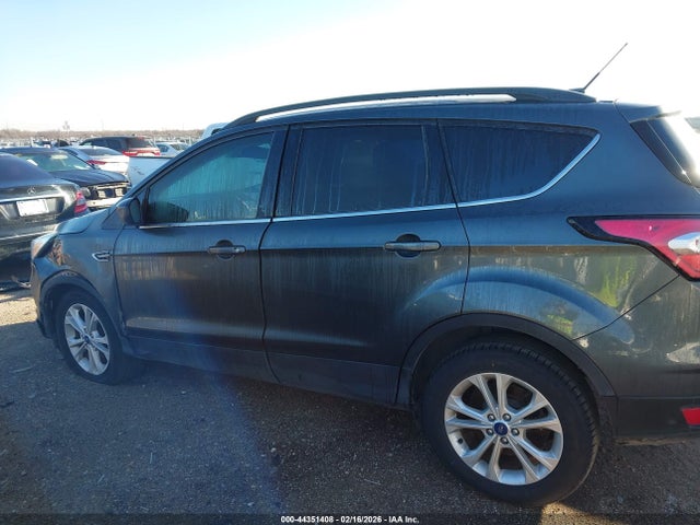 1FMCU0GD0JUA75412 Ford ESCAPE SE