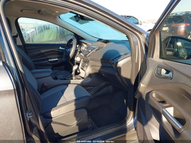 1FMCU0GD0JUA75412 Ford ESCAPE SE