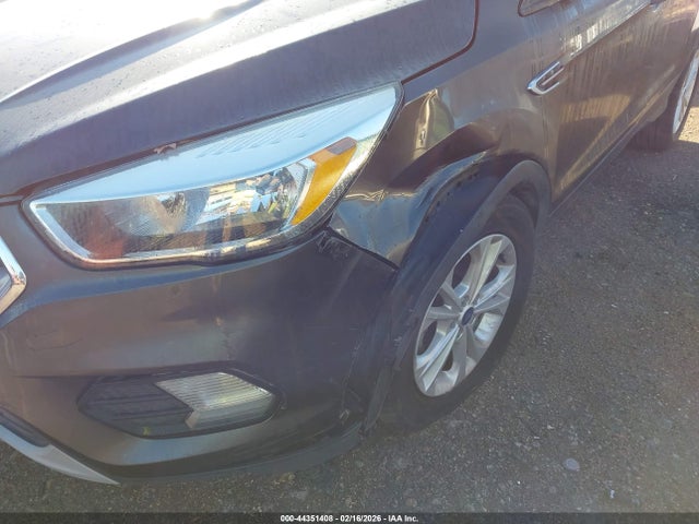 1FMCU0GD0JUA75412 Ford ESCAPE SE