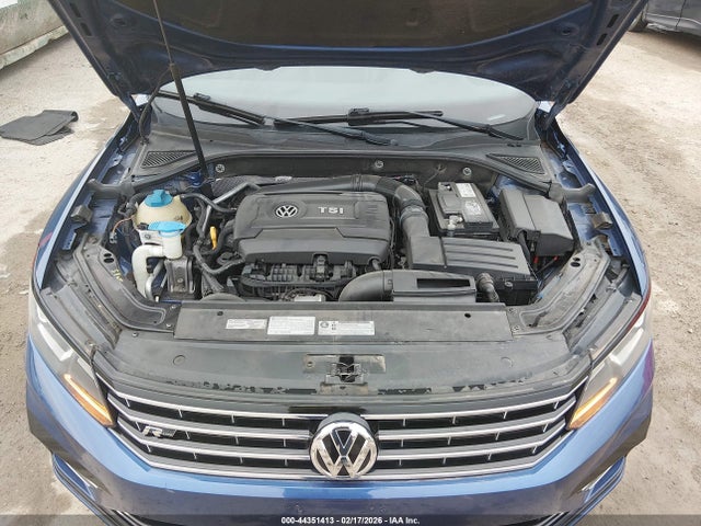 1VWAT7A35GC047785 Volkswagen Passat 1.8t R-line