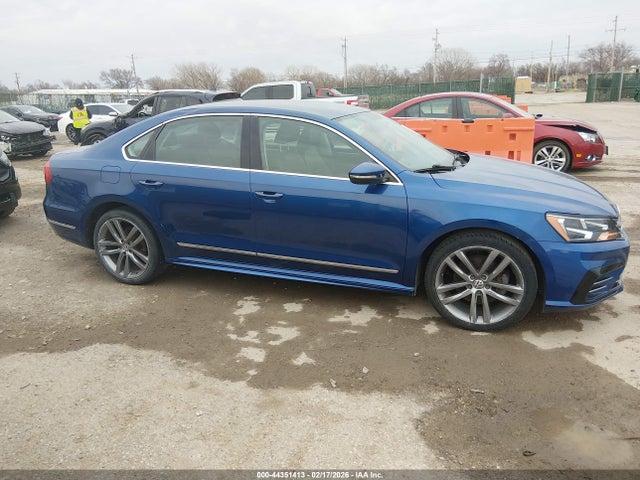 1VWAT7A35GC047785 Volkswagen Passat 1.8t R-line