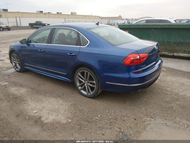 1VWAT7A35GC047785 Volkswagen Passat 1.8t R-line