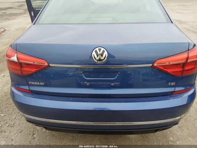 1VWAT7A35GC047785 Volkswagen Passat 1.8t R-line