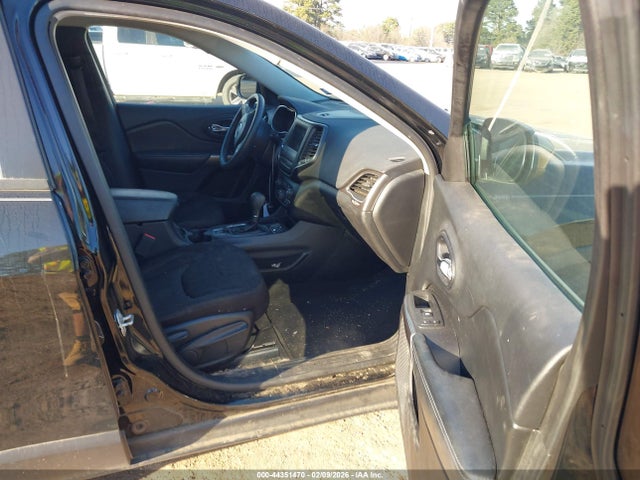 1C4PJLCB0LD586450 Jeep Cherokee Latitude Fwd