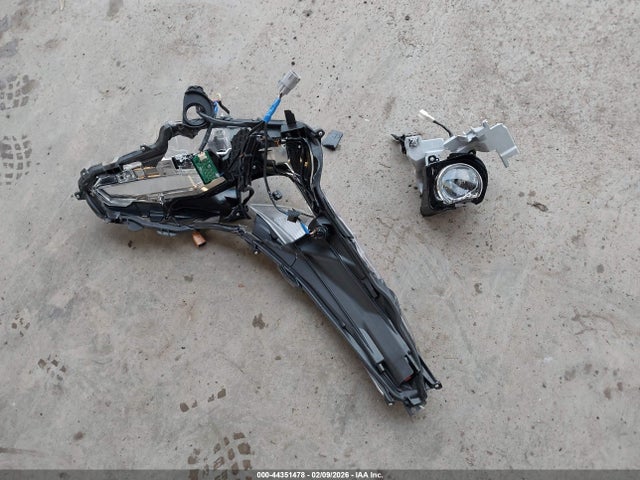 JTDL9MFU4M3025802 Toyota Prius Le Awd-e