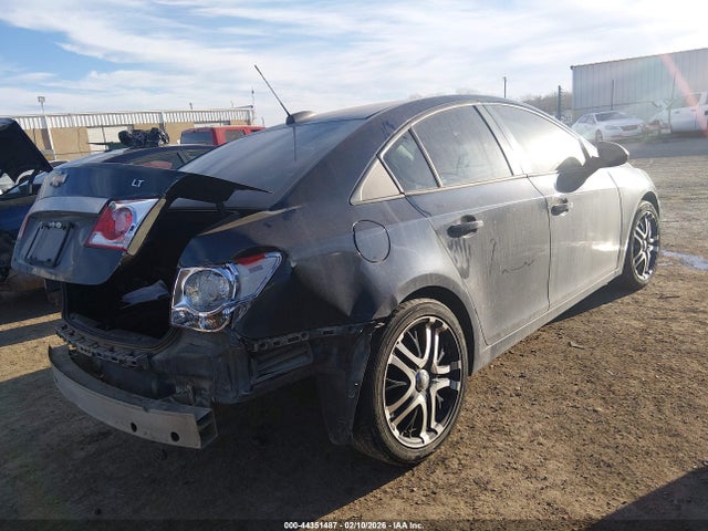 2016 CHEVROLET CRUZE LIMITED 1G1PC5SH4G7162911 Photo 3