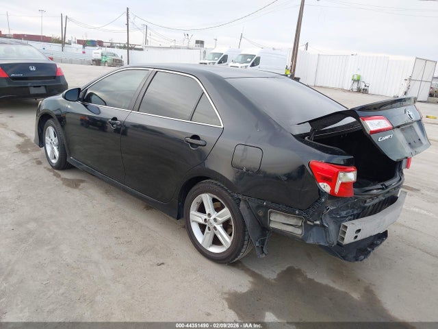 4T1BF1FKXEU412895 Toyota CAMRY SE