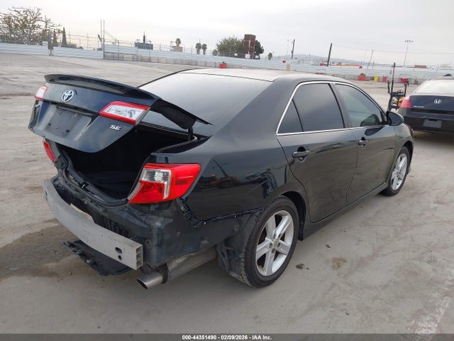 4T1BF1FKXEU412895 Toyota CAMRY SE