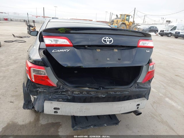 4T1BF1FKXEU412895 Toyota CAMRY SE