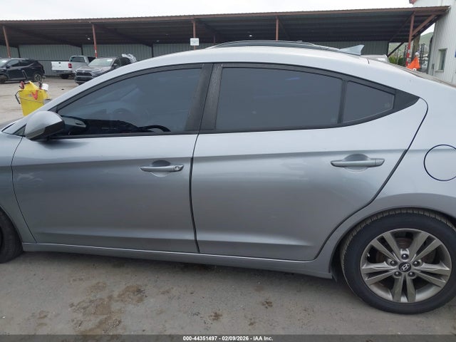 5NPD84LF0HH025626 Hyundai ELANTRA SE