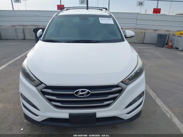 KM8J33A4XHU512606 Hyundai Tucson Se Plus